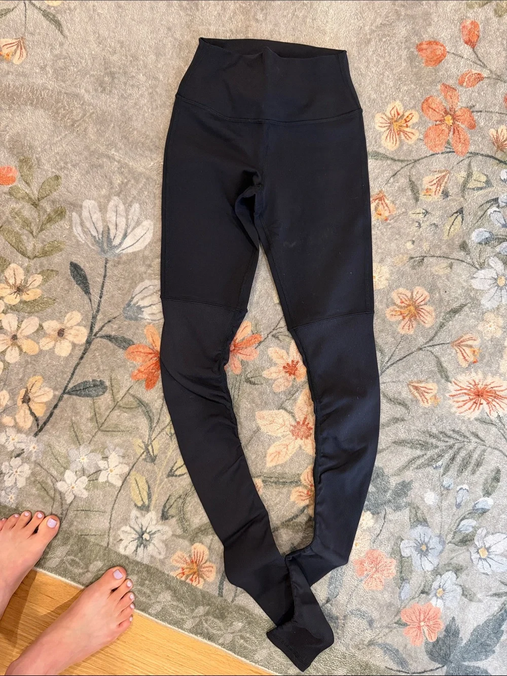 Alo women yoga pants